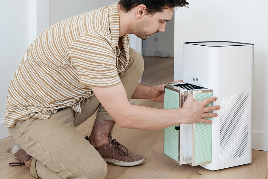 Man changing a MA-25 filter