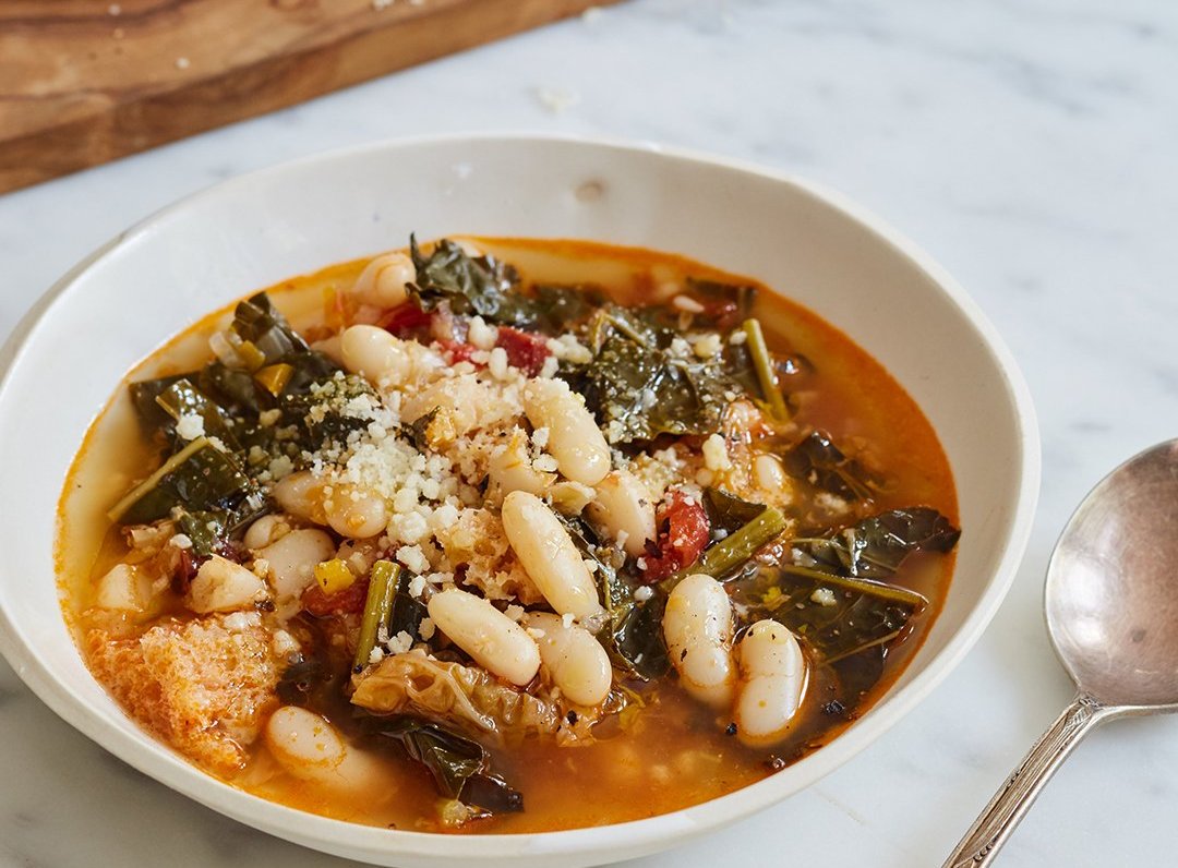 🥣 Monday: Cannellini, Kale, and Bread Soup Kickstart your week with a soul-warming bowl of Cannellini, Kale, and Bread Soup. It's comfort in a pot, and it practically makes itself. 