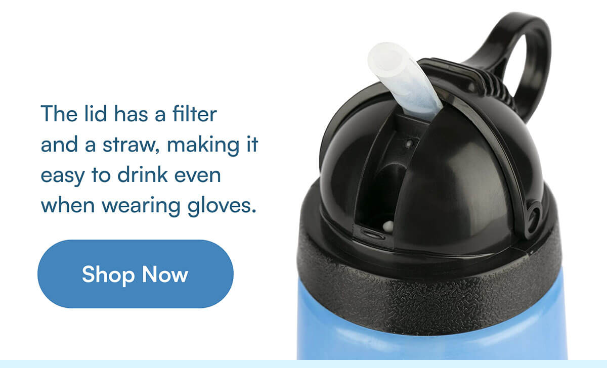 The lid has a filter and a straw, making it easy to drink even when wearing gloves.