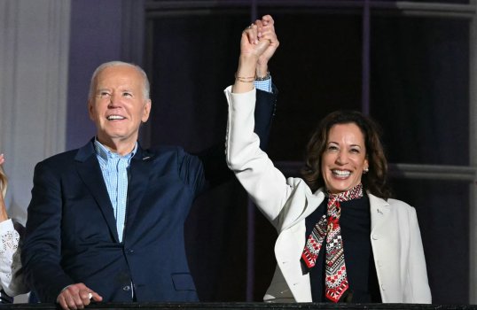 Photo: Biden Raises Harris' Hand in Show of Unity as Donors, Voters Revolt