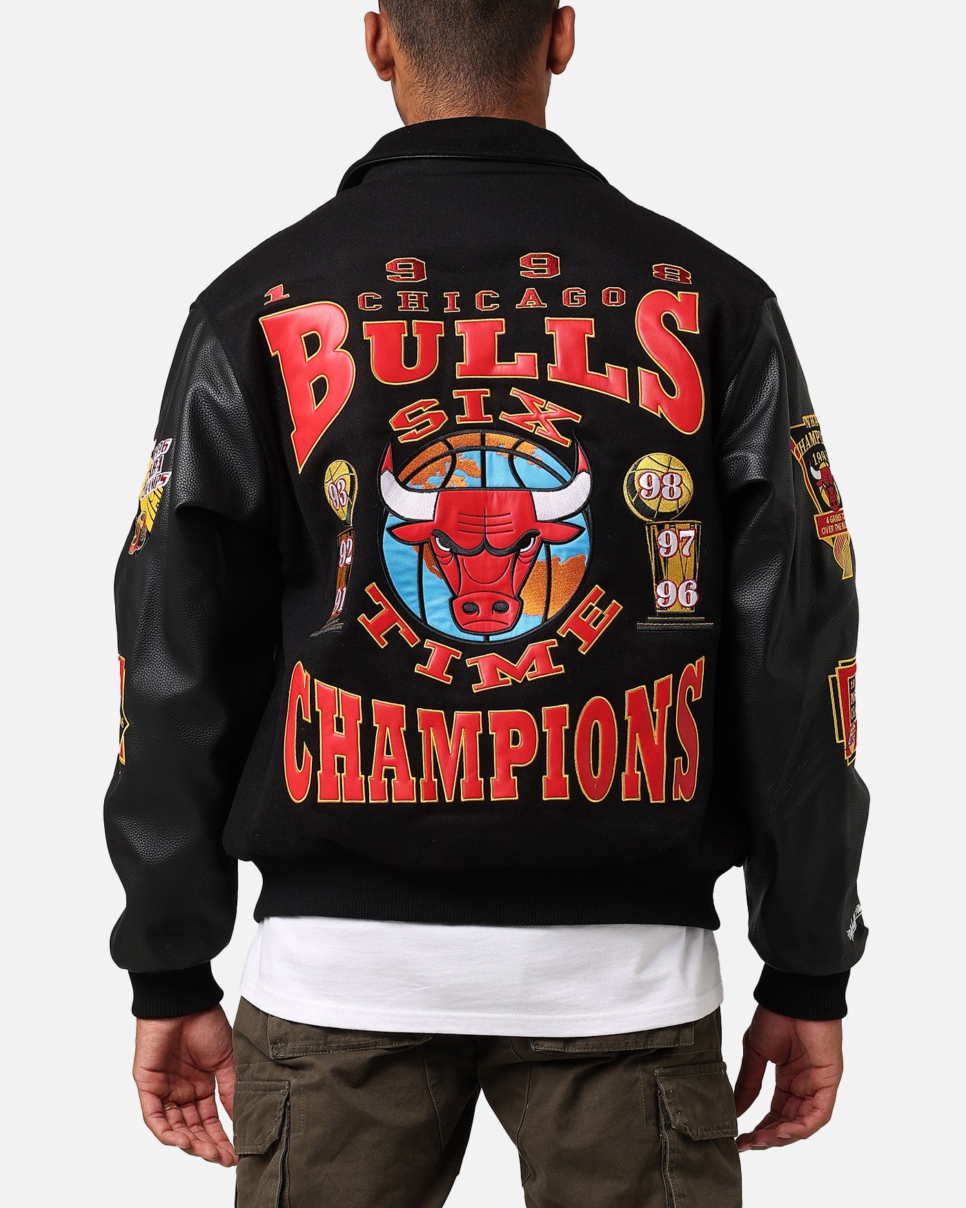 Image of Mitchell & Ness Chicago Bulls Dynasty Jacket Black