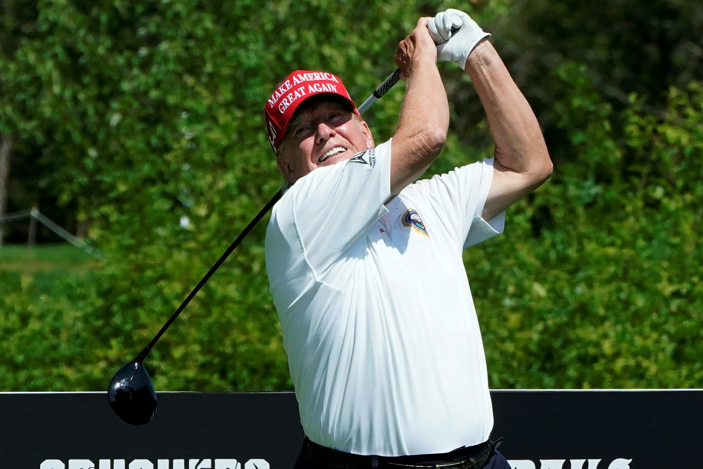 Photo: Trump's Golf Wins Questioned by Writer Who Says He Cheats