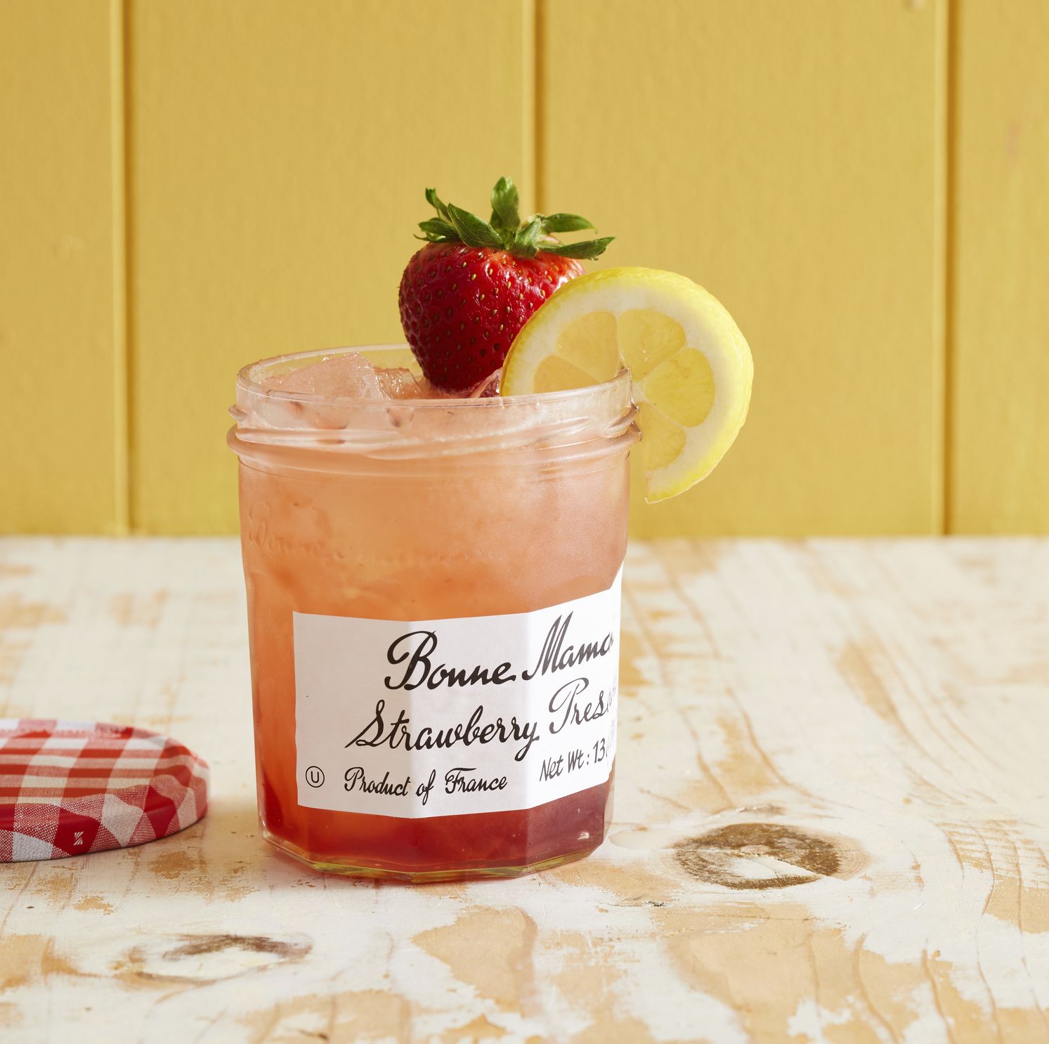 Put the Last of Your Jam to Use in This Delicious Strawberry Lemonade Cocktail