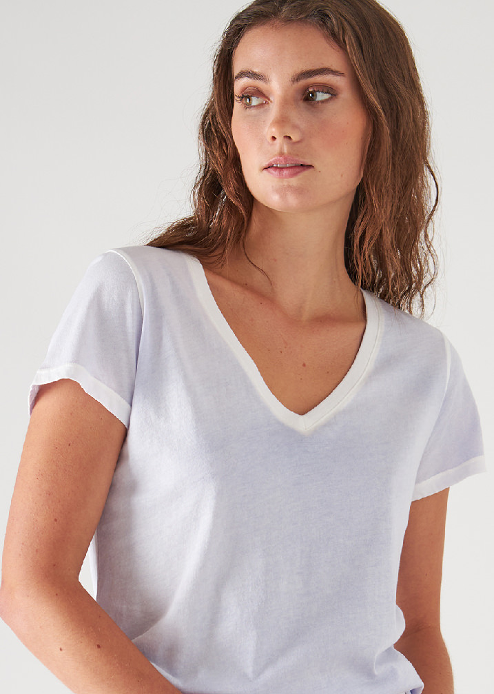 REVERSE SPRAY LIGHTWEIGHT PIMA COTTON V-NECK T-SHIRT