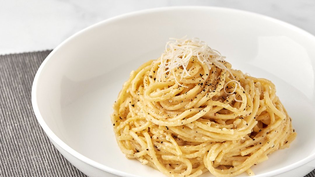 🍝 Wednesday: Cacio e Pepe Simple and sophisticated – that's Wednesday's dinner mantra. Cacio e Pepe is the answer when you crave something gourmet in a flash. 