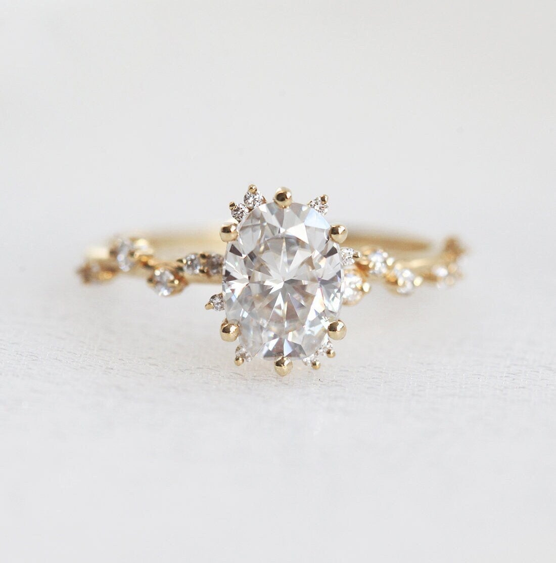 Image of Bokeh Oval Diamond Ring