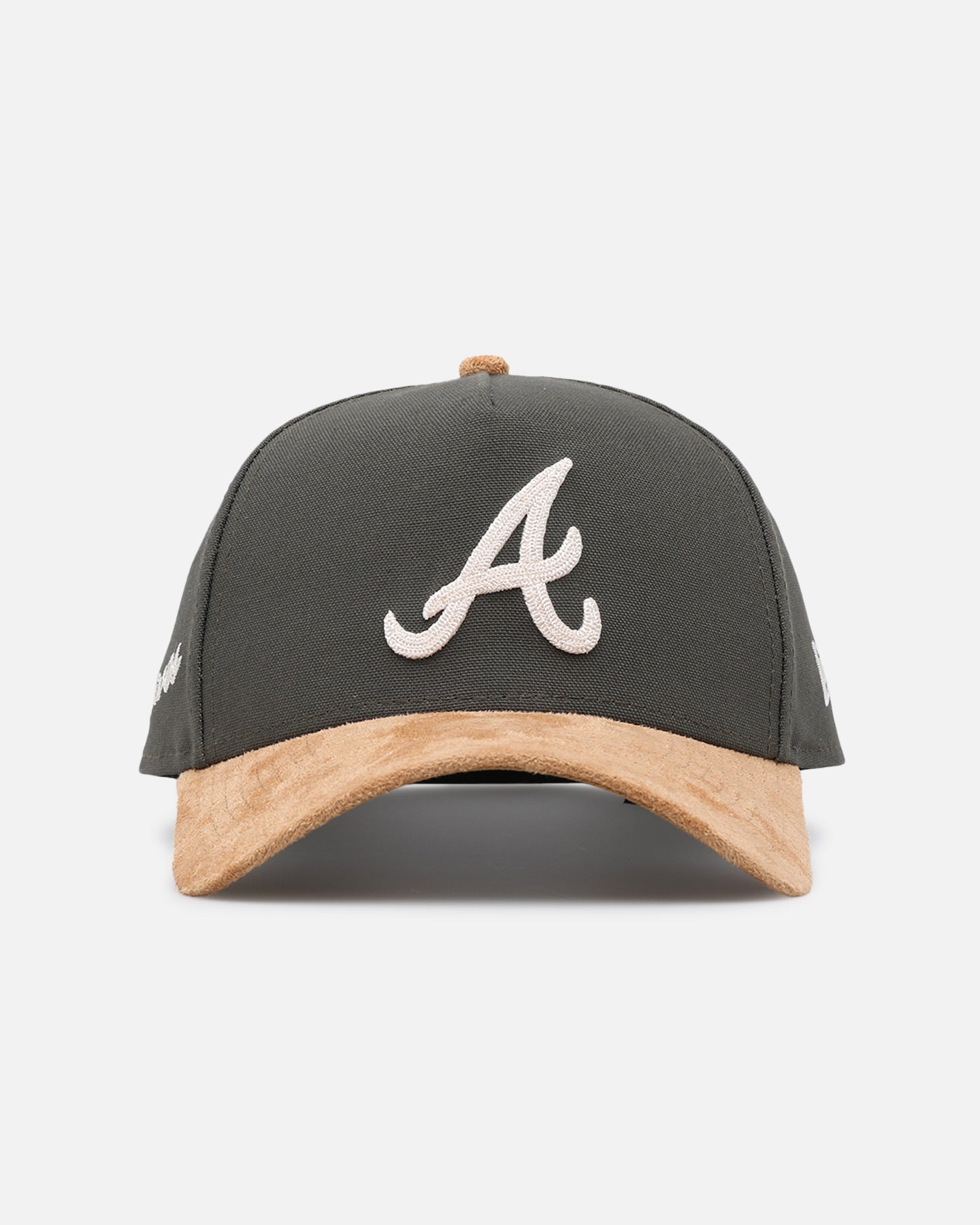 Image of New Era Atlanta Braves 'Moss Canvas Wheat' 9FORTY A-Frame Snapback Moss Canvas/Ivory