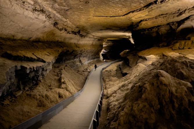 Mammoth Cave walking path