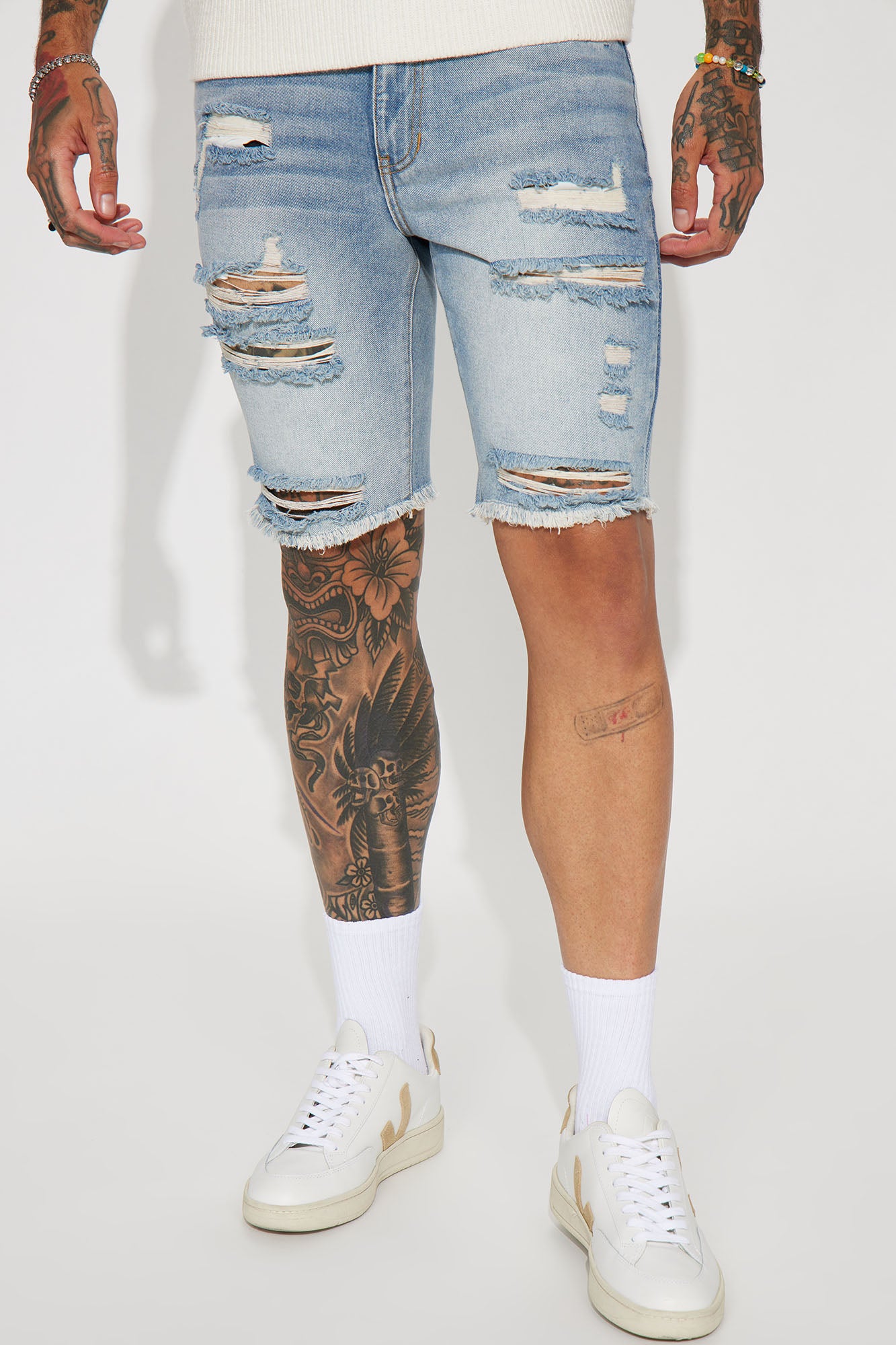 Image of Back To It Distressed Raw Hem Slim Denim Shorts - Light Wash