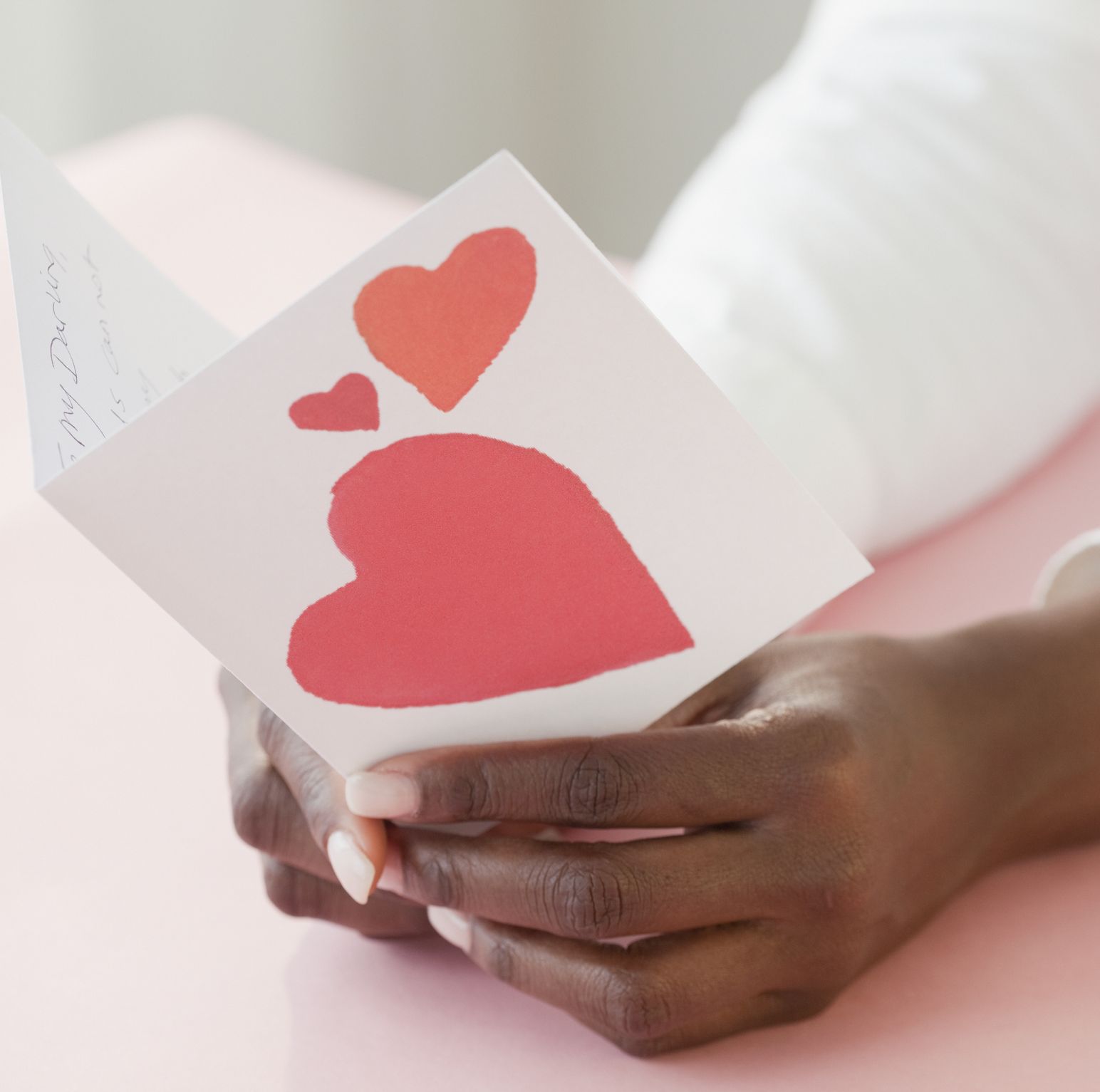 Here's What to Write in a Valentine's Day Card to Show Your Love