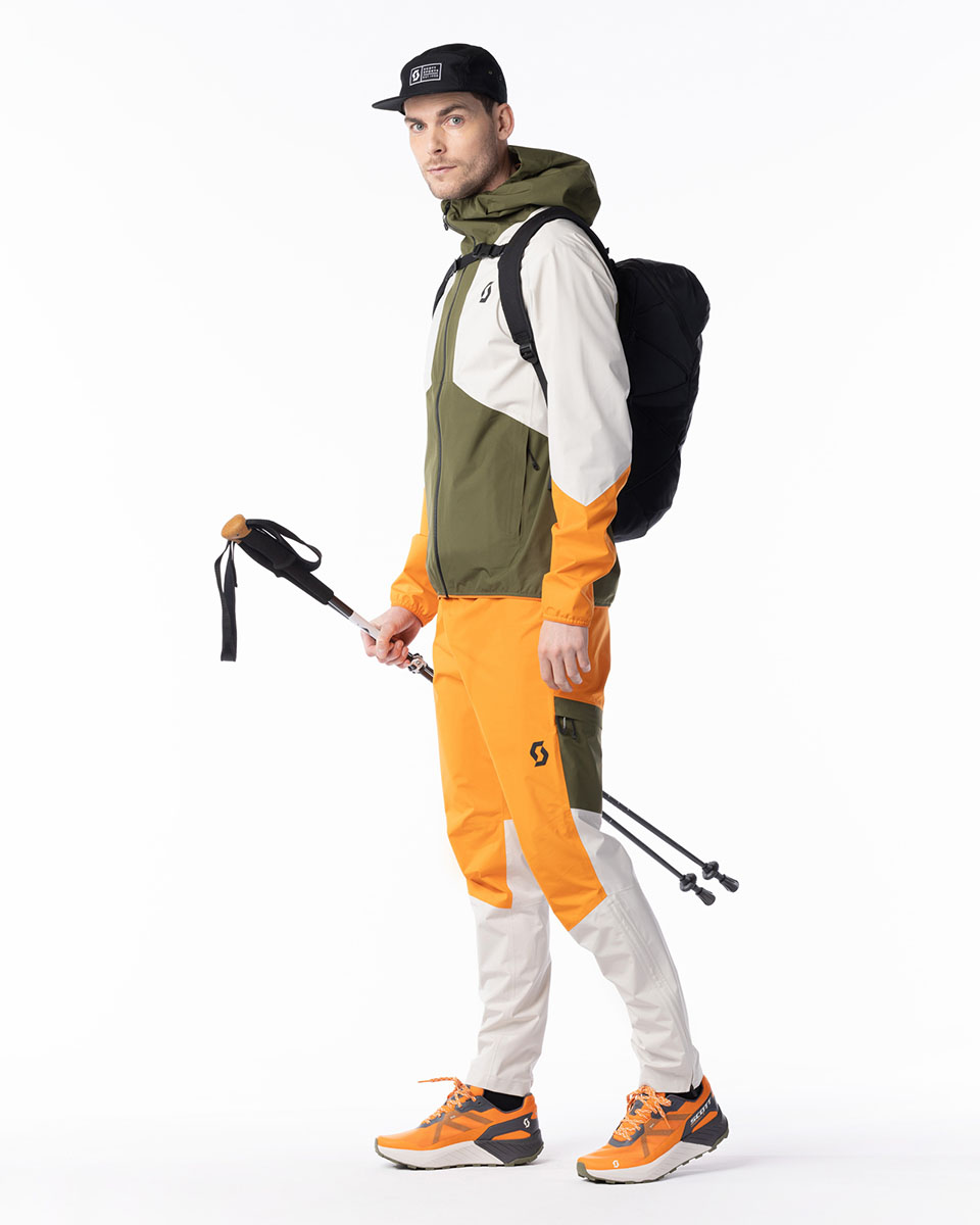 A man wearing the SCOTT Mountain Wear Collection