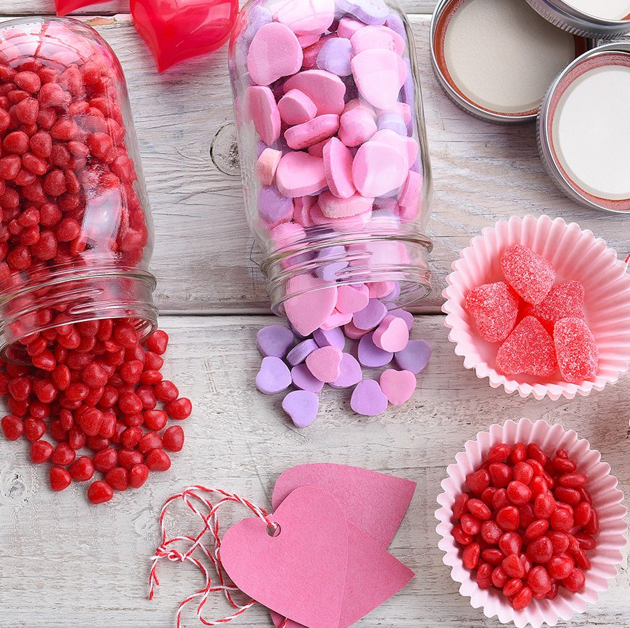 Valentine's Day Mason Jar Ideas That'll Brighten Your Home This February