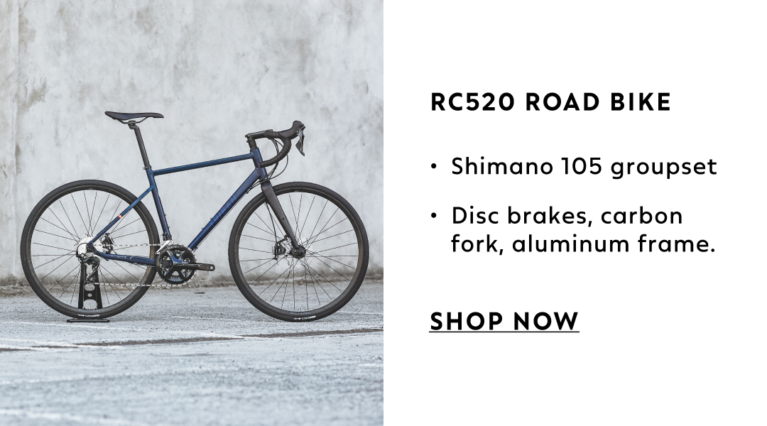 RC520 Road Bike: Shimano 105 groupset. Disc brakes, carbon fork, aluminum frame.