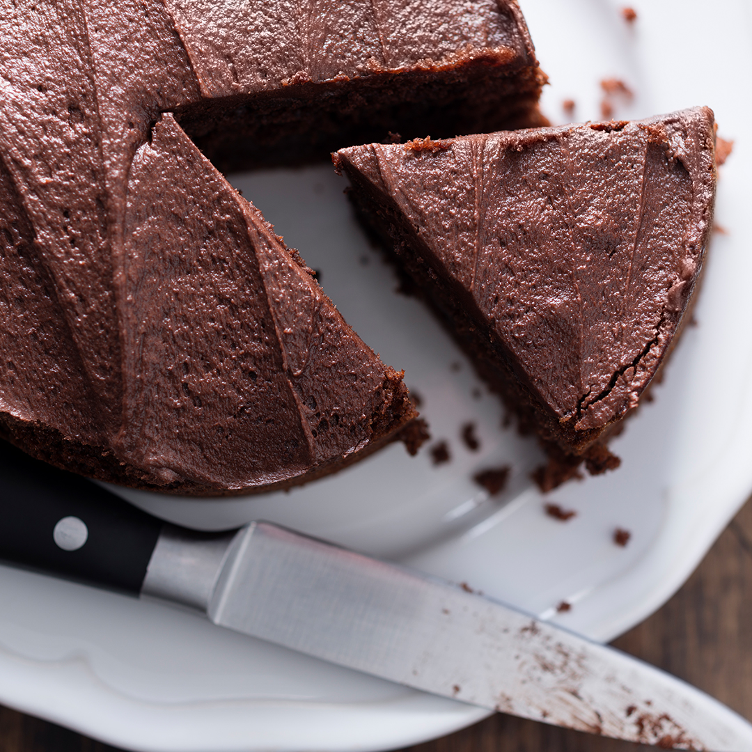 🍰 Fudgy Chocolate Cake Start the week sweet with this easy-peasy Fudgy Chocolate Cake. It's like a chocolate hug for your taste buds.