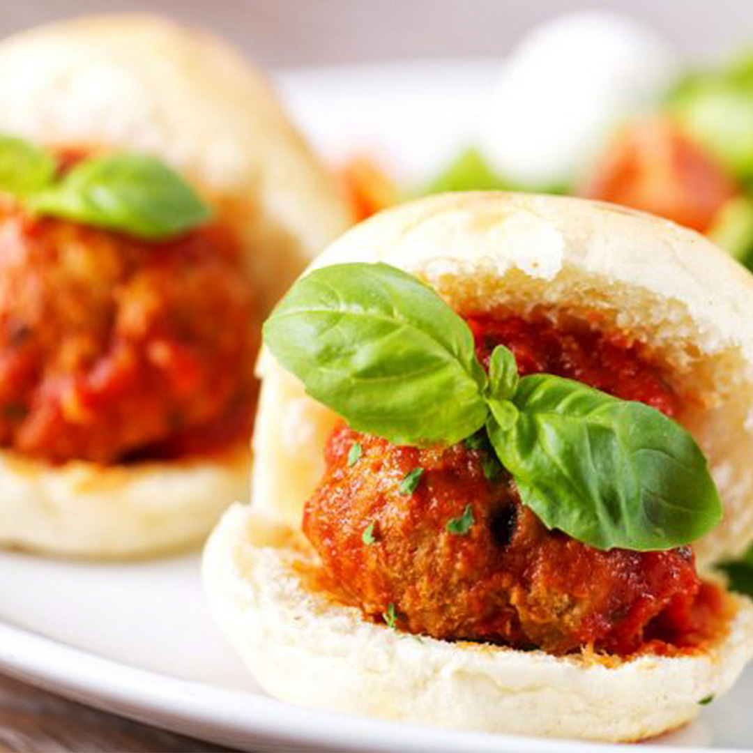 🏈 Game Day Sunday: Meatball Sliders Gear up for the big game with our crowd-pleasing Meatball Sliders. A winning touchdown for your taste buds.