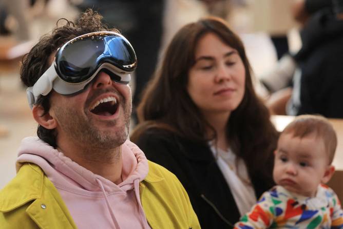 A guy and his family trying on the Apple Vision Pro