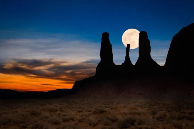 Moonrise over Monument Valley in Arizona