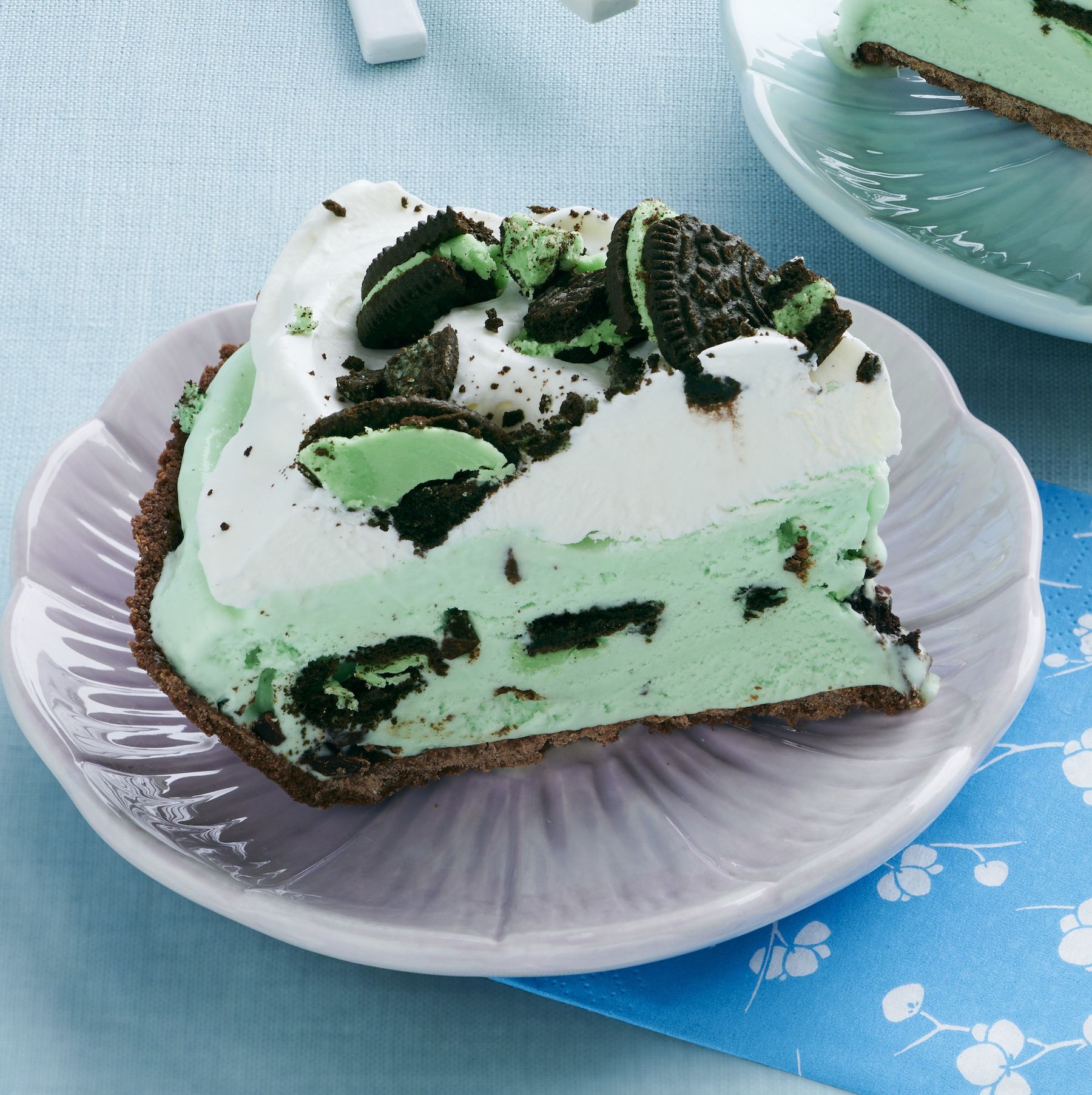 Mint Chocolate Cookie Ice Cream Pie Is A Fun Summer Dessert