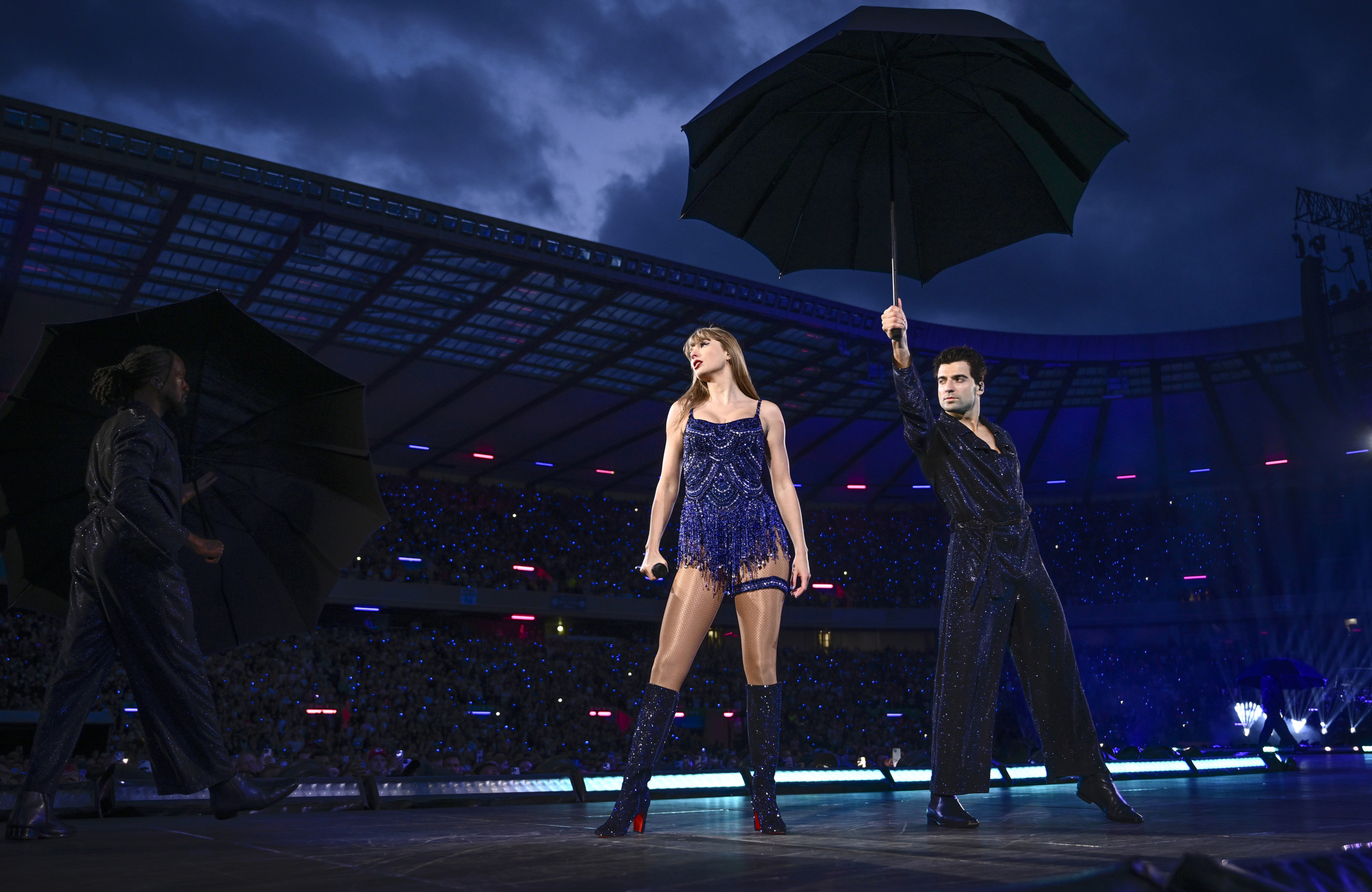 Photo: Taylor's Backup Dancer Steals the Spotlight