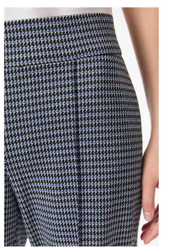 Pull-On Houndstooth Wide Leg Knit Pant