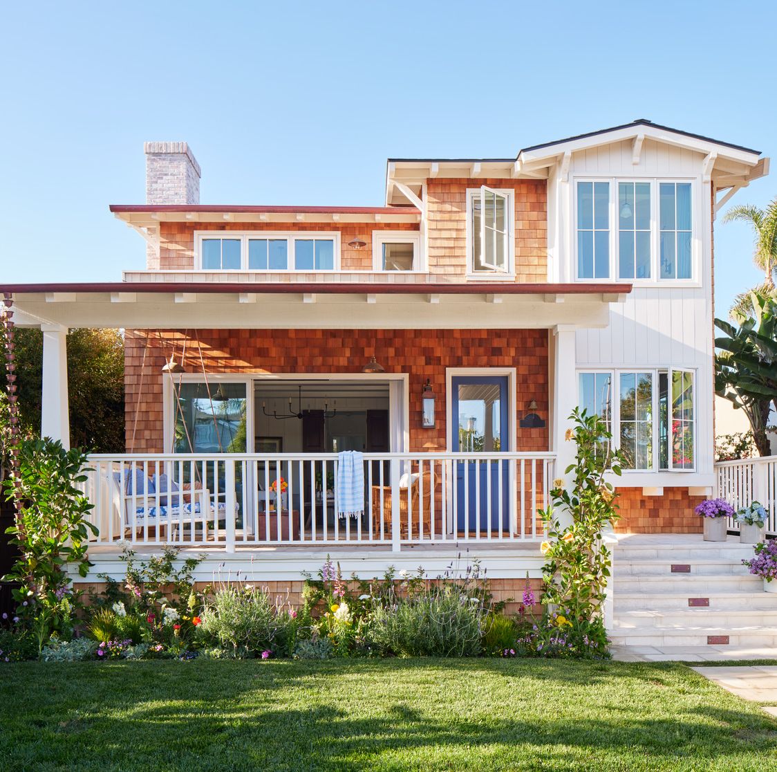 This California Beach Cottage Brims with Country Charm