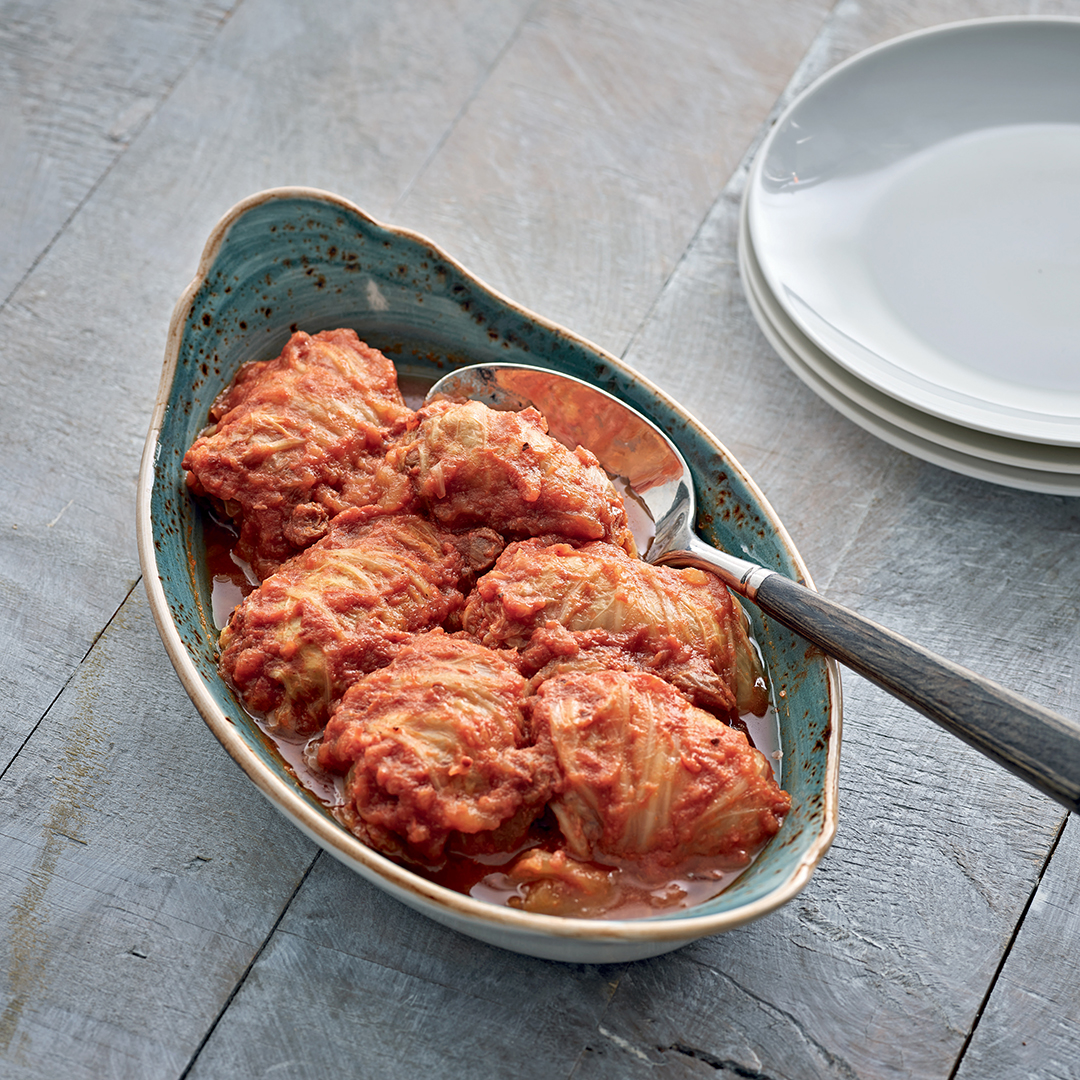 🥬 Wednesday: Grandma's Stuffed Cabbage Wednesday calls for a classic, and Grandma's Stuffed Cabbage is just that. It's a taste of tradition that warms your heart and fills your belly. 