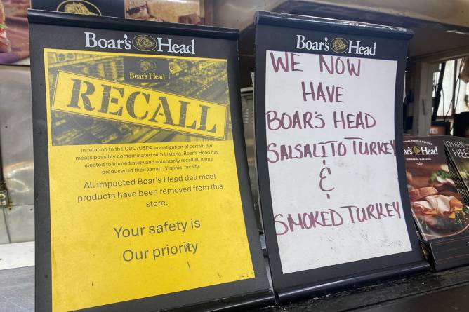 Boar's Head recall sign