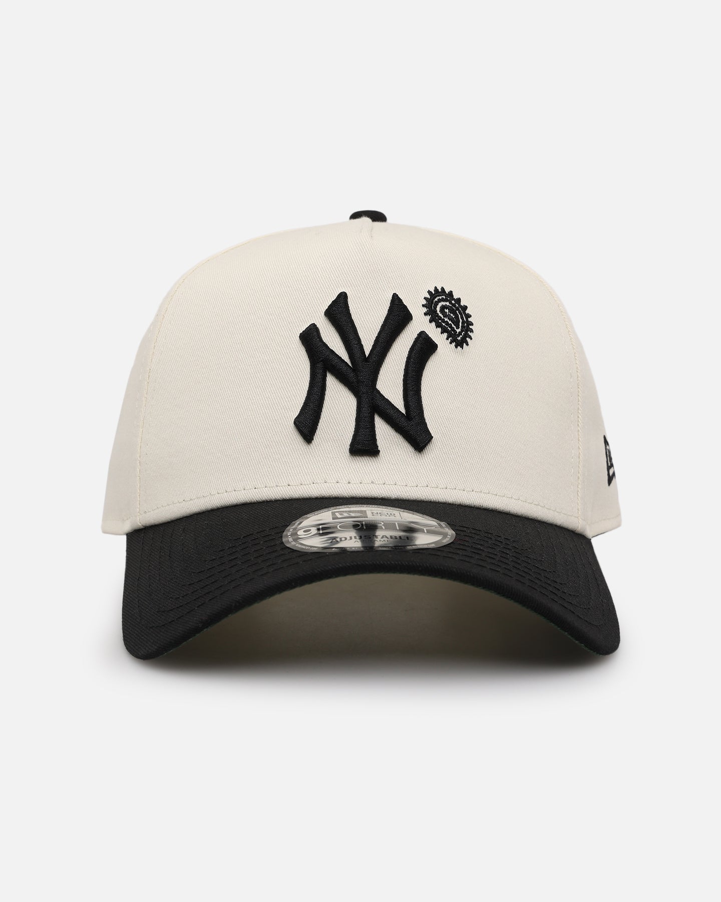 Image of New Era New York Yankees 'Paisley Hit' 9FORTY A-Frame Snapback Chrome White/Black