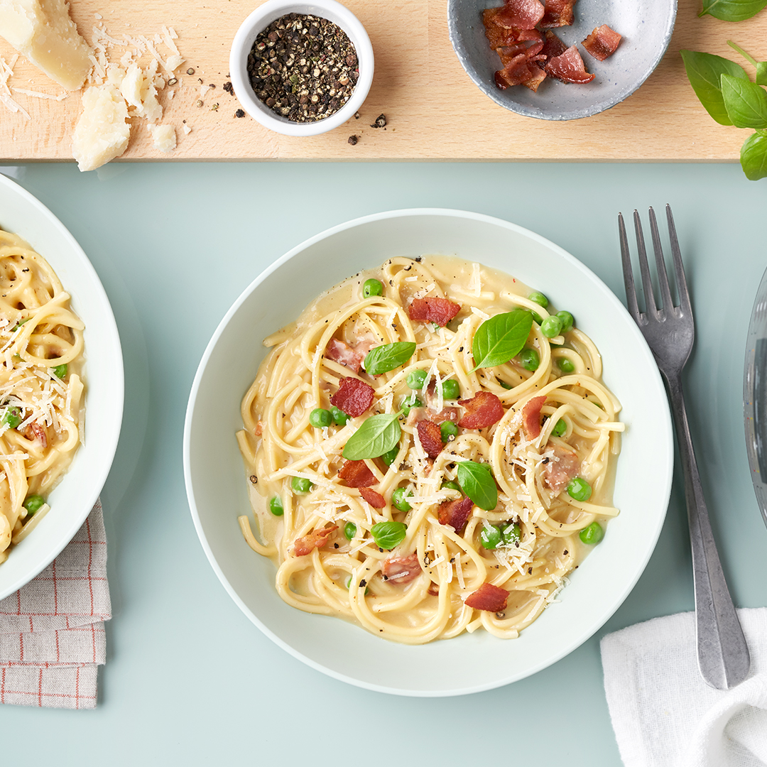 🍝 Wednesday: Spaghetti Carbonara Wednesday calls for pasta perfection! Spaghetti Carbonara is a classic Roman dish that'll transport you to the streets of Italy. 