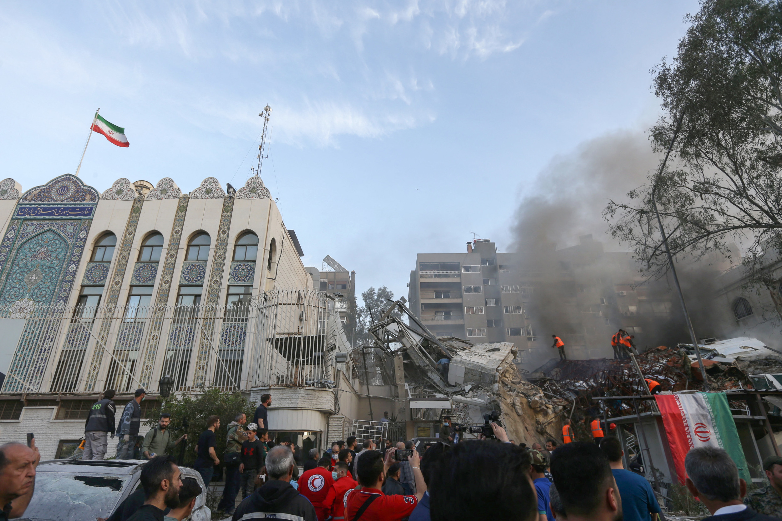 Photo: Iran Warns of 'Decisive Response' Against Israel After Syria Embassy Strike