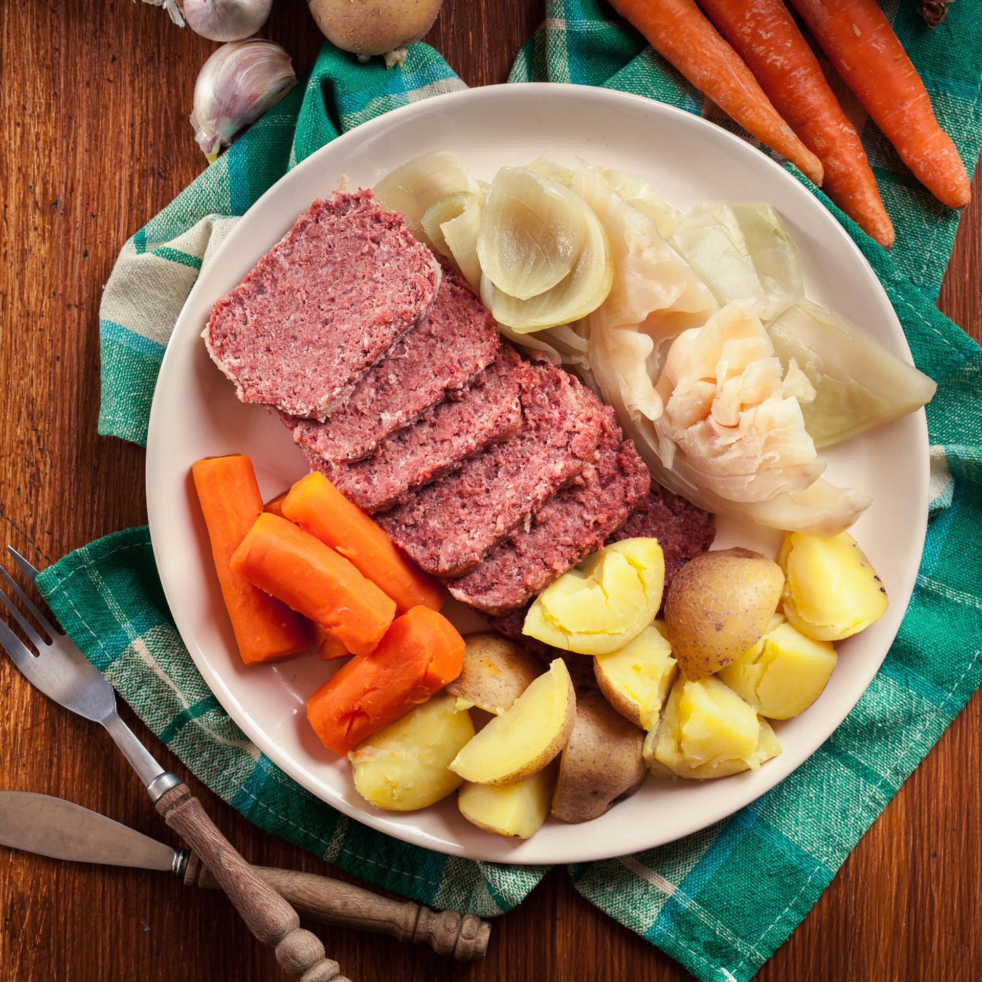 🍖 Corned Beef - Irish Comfort Classic Indulge in the hearty goodness of Corned Beef—a beloved Irish comfort classic that's sure to satisfy your cravings. 