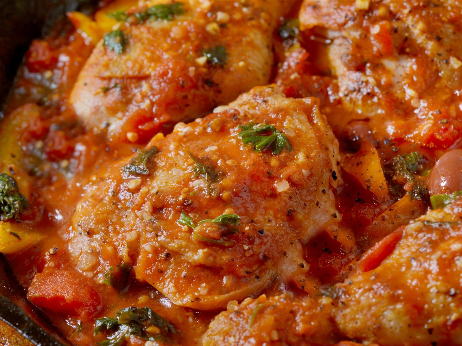 🍗 Thursday: Chicken Cacciatore Thursday's dinner is all about Chicken Cacciatore—an Italian hunter's stew that's rich in flavors and history. 