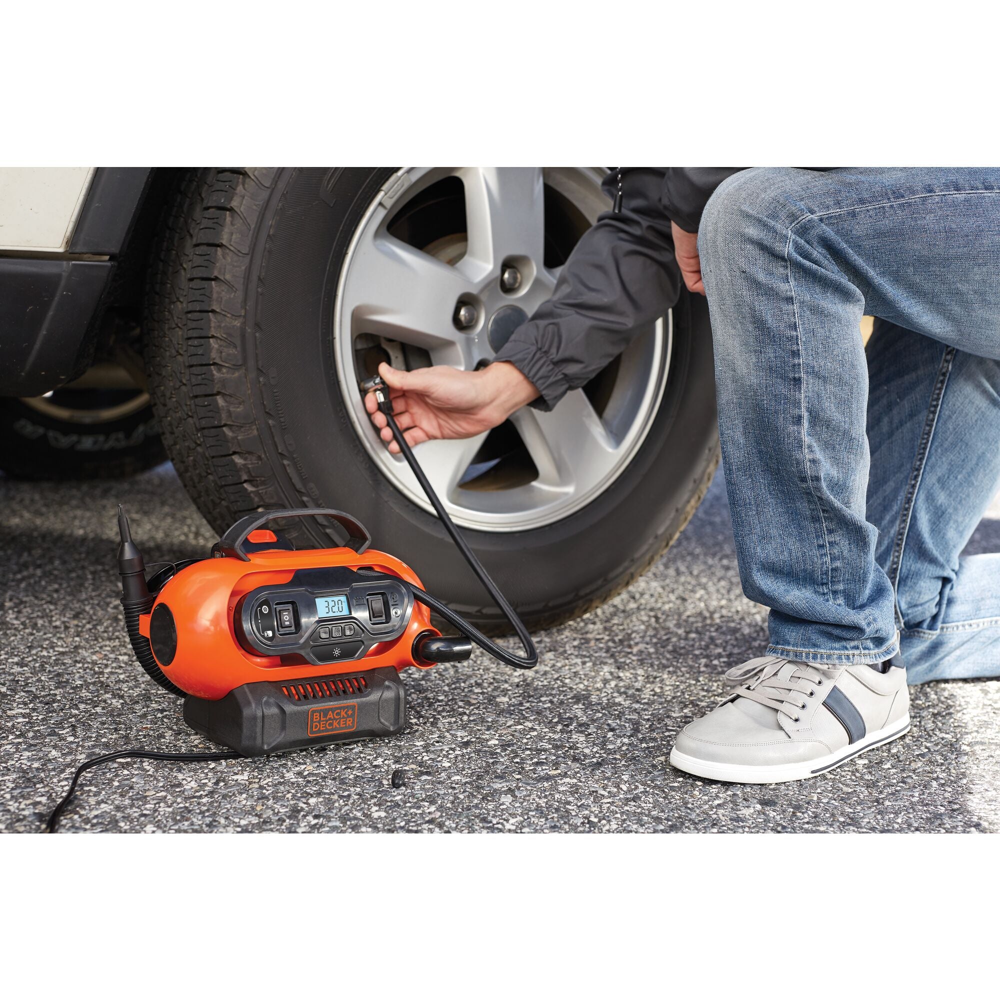 Image of 20V MAX* Portable Air Compressor, Cordless & Corded Power