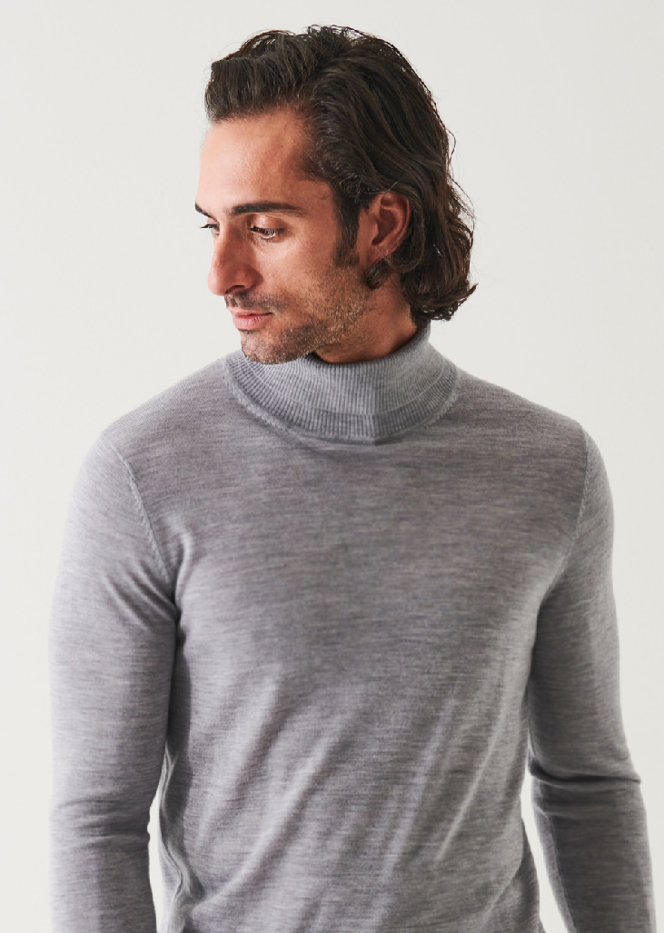 FINE GAUGE MERINO WOOL TURTLENECK