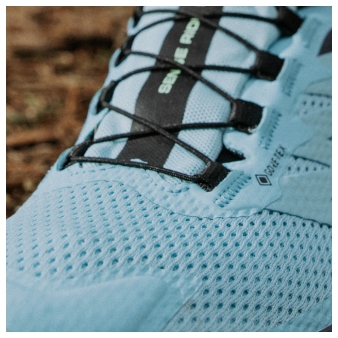 3D MESH UPPER - Keeps feet cool and secure on runs.