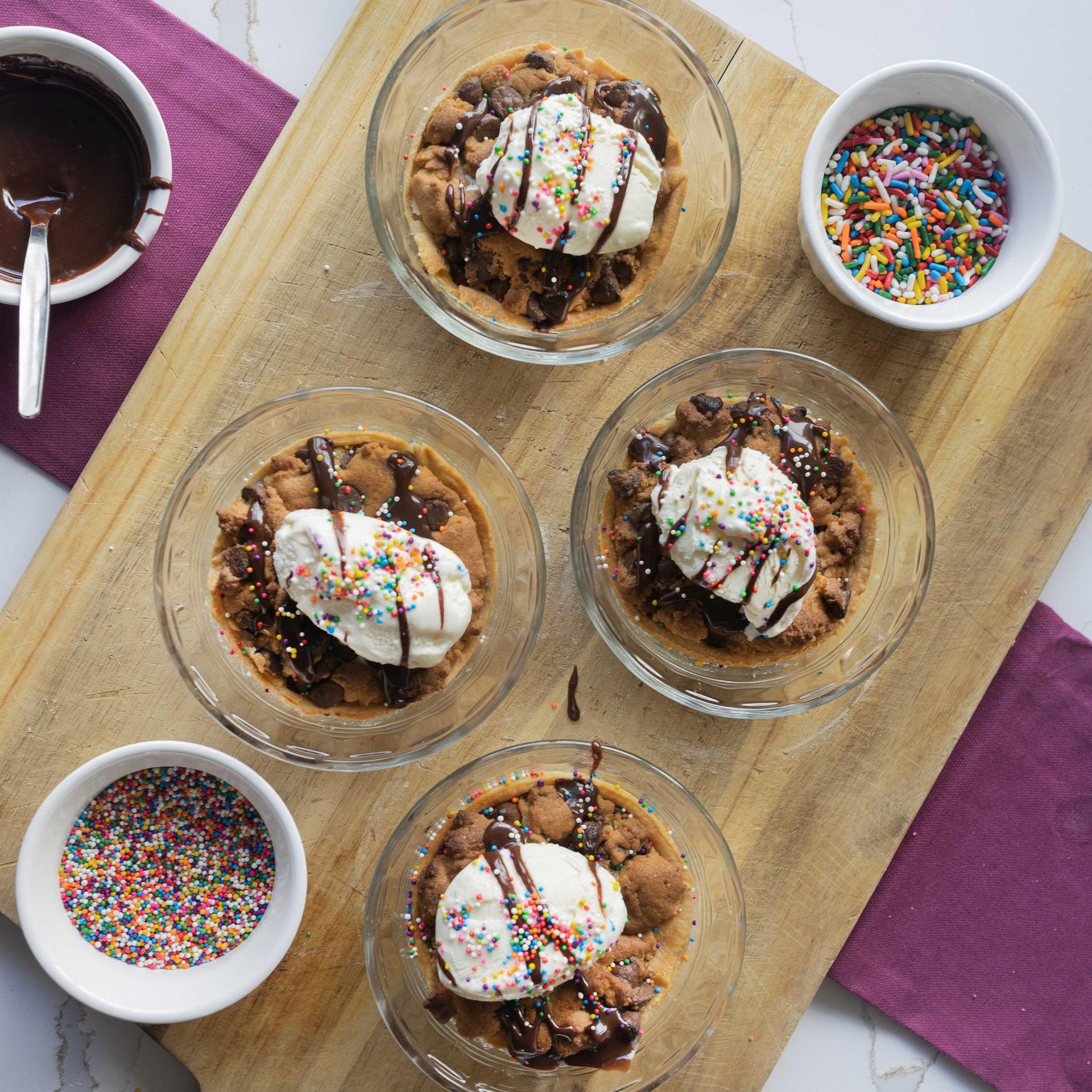 Mini Chocolate Chip Cookie Pie Sundaes