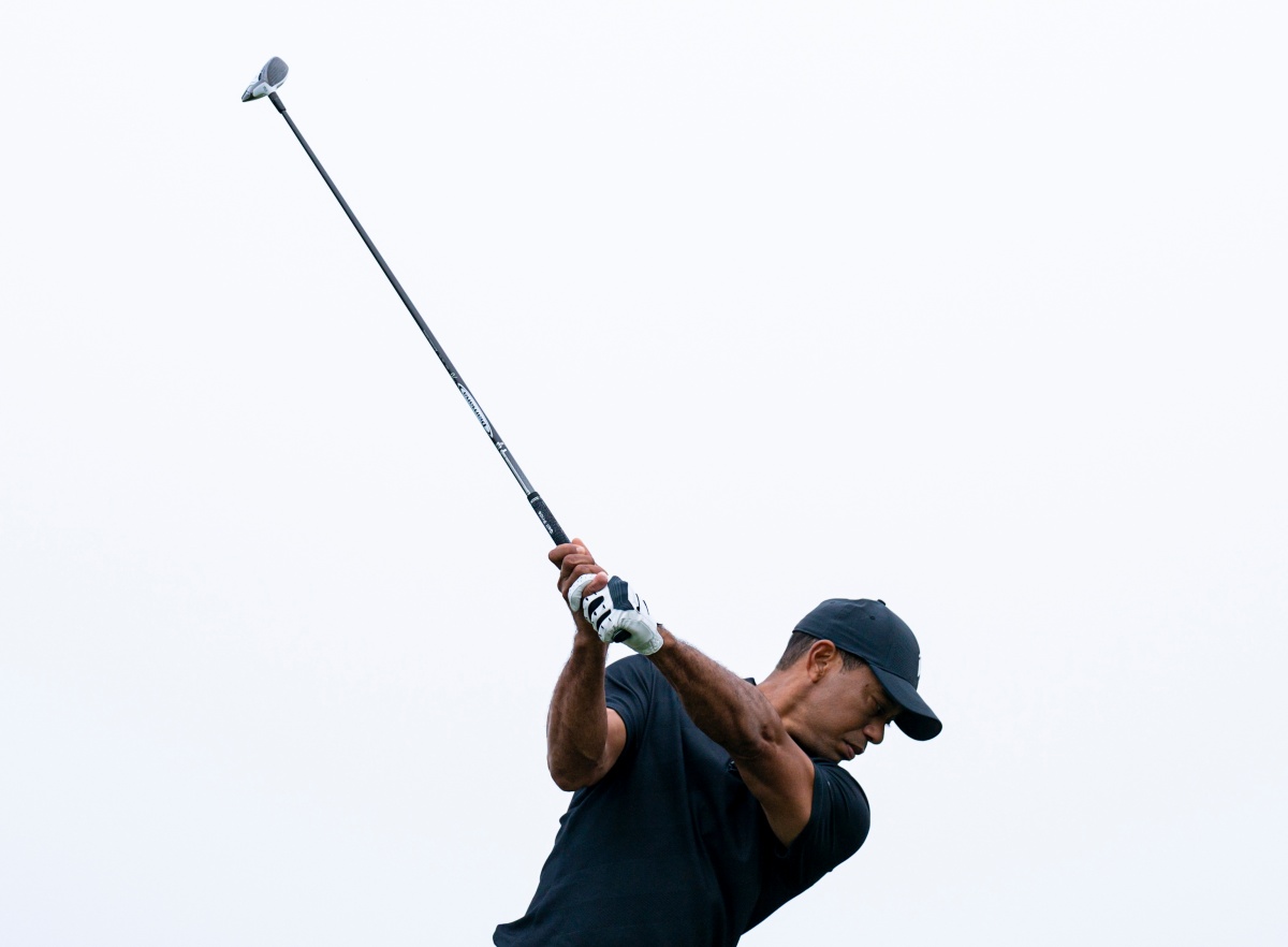 Tiger Woods Swinging Image