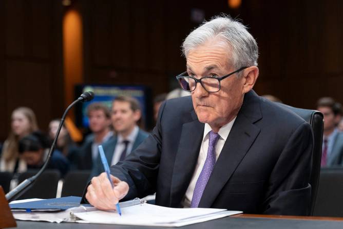 Jerome Powell testifying before Congress