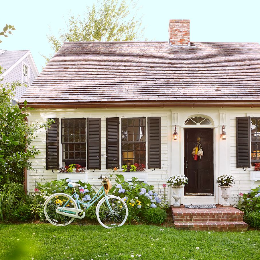 If You Love Cottage Gardens, You'll Fall for Cottagecore Style Indoors, Too!