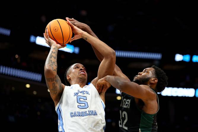 Armando Bacot of the North Carolina Tar Heels