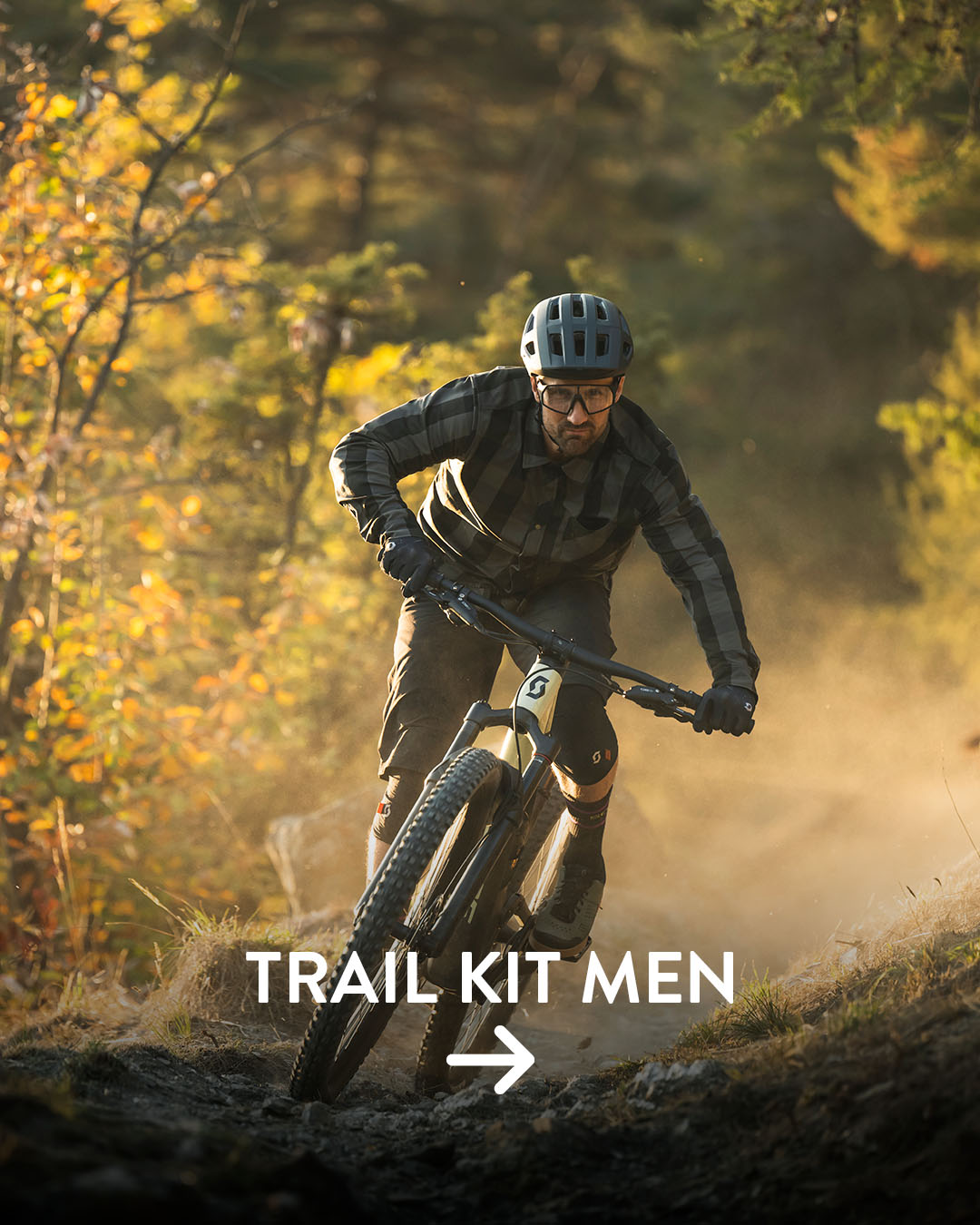 A man riding with the SCOTT Trail collection gear