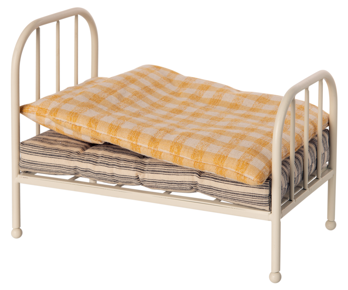 Image of Vintage Bed, Teddy Junior