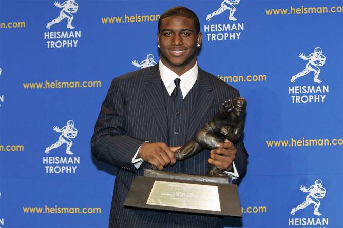 Reggie Bush receiving the Heisman Trophy