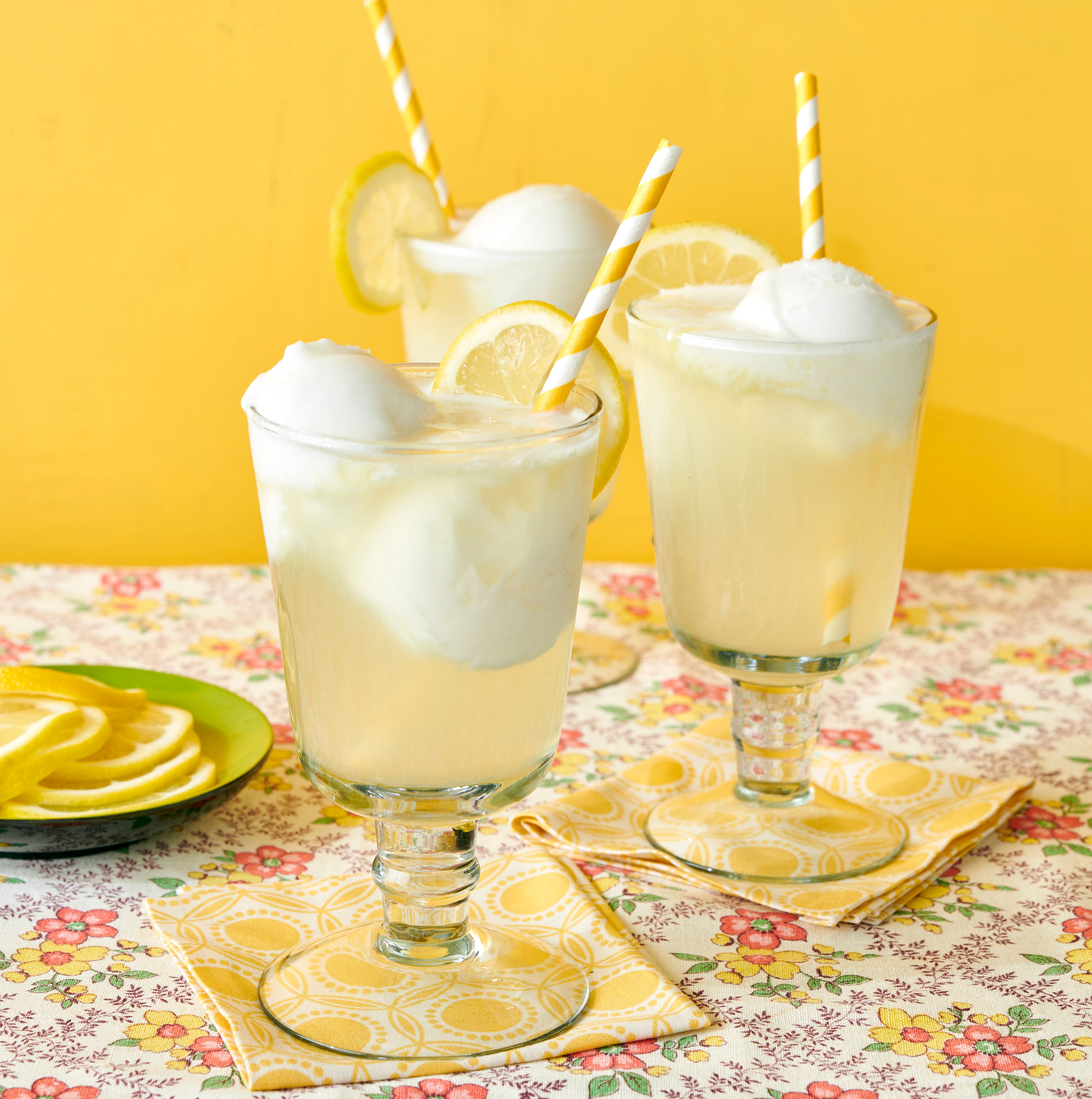 Lemonade Floats Are The Perfect Summer Treat