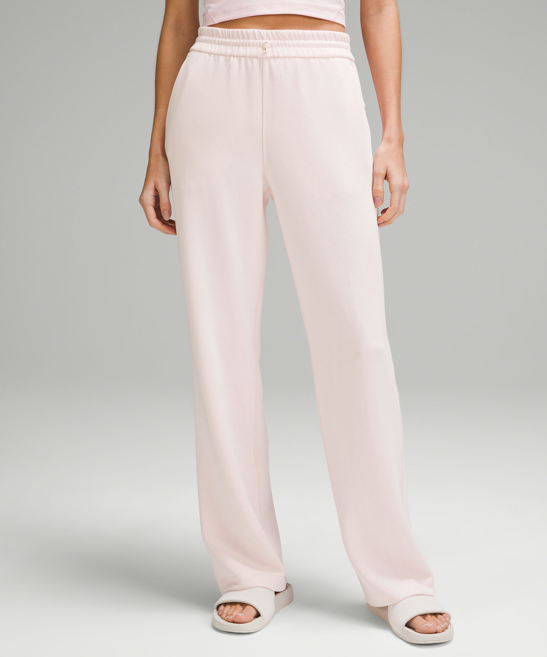 Softstreme High-Rise Pant
Regular