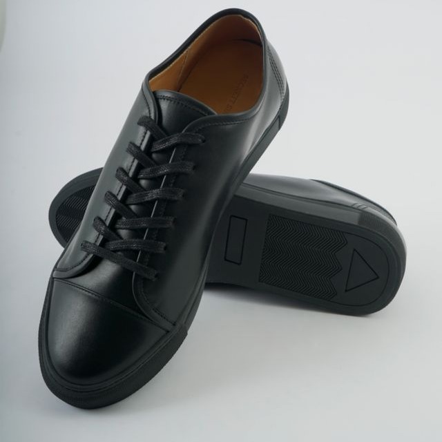 Men's Minimal Sneakers