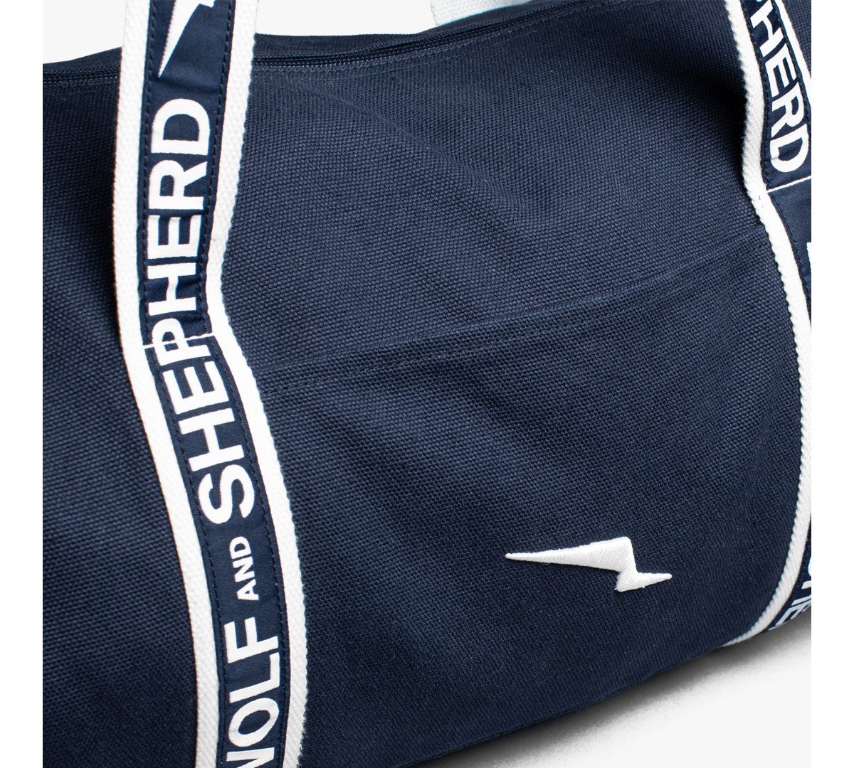 Wolf & Shepherd Crossover Victory Trainer Navy New Launch on beach