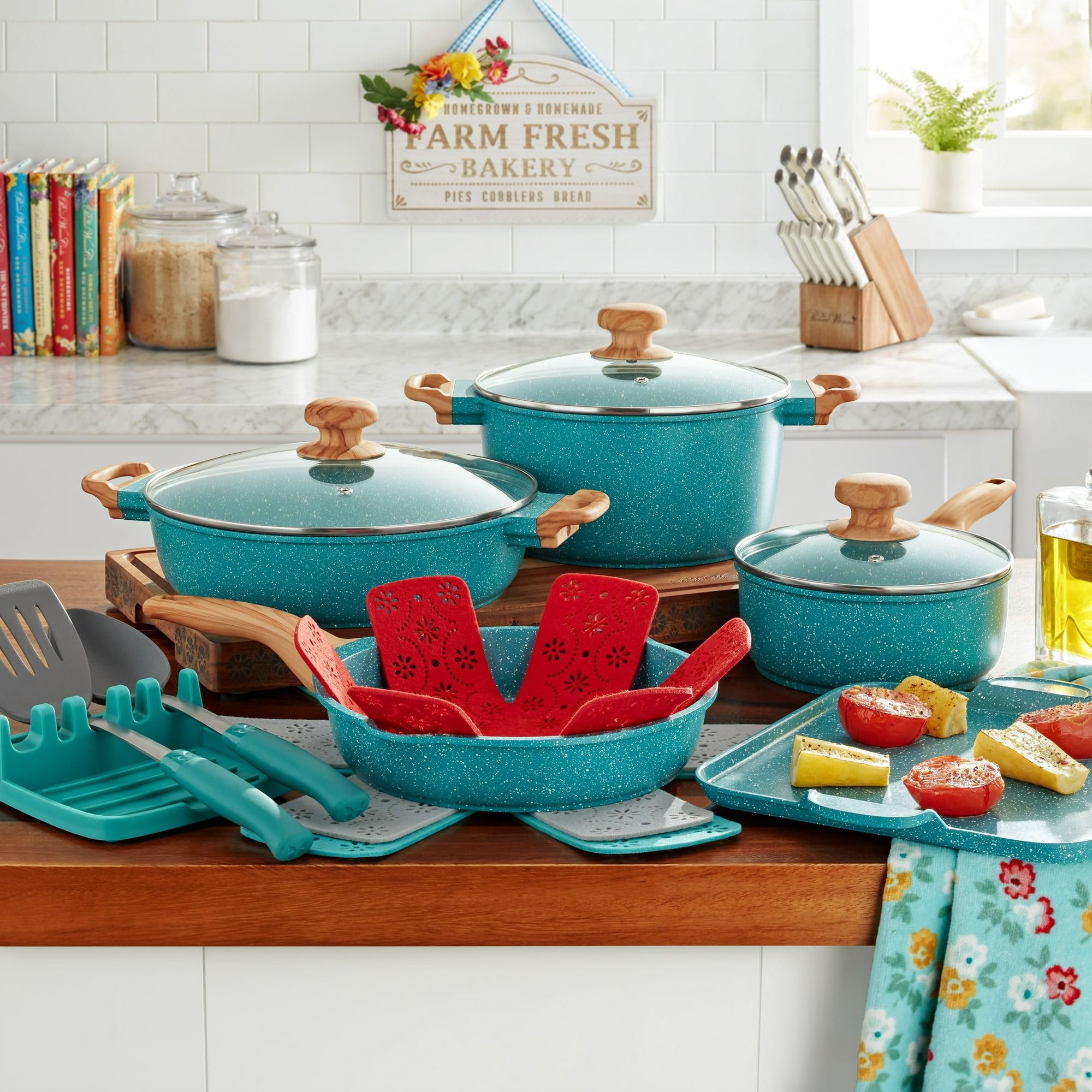 Ree's Bestselling Cookware Is Now Available in a *Gorgeous* New Color