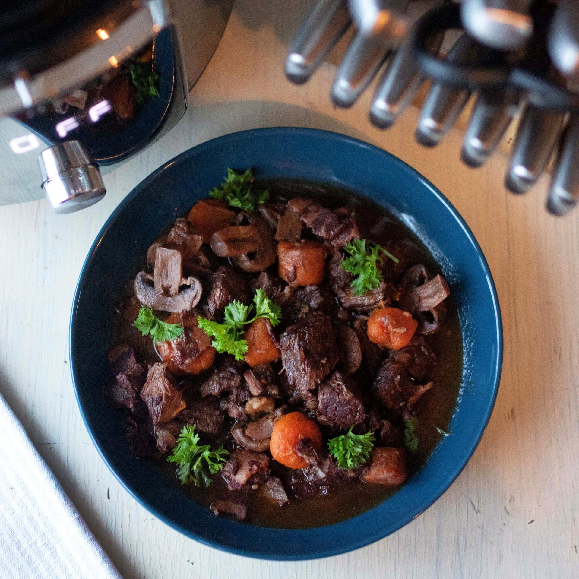 🍲 Friday: Julia Child's Boeuf Bourguignon Friday nights deserve something special. Enter Julia Child's Boeuf Bourguignon – a masterpiece that turns dinner into an event made faster by your Instant Pot.