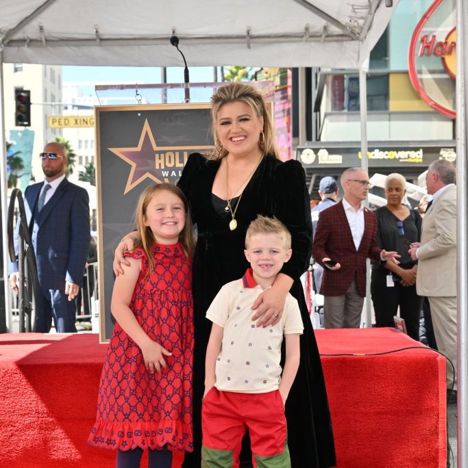 Kelly Clarkson Shares Rare Photo of Lookalike Kids